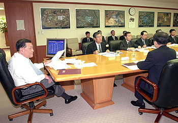 수출목표 달성을 독려하는 정몽구 회장