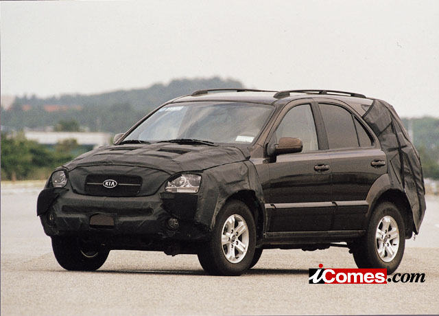 위장막으로 씌워진 쏘렌토