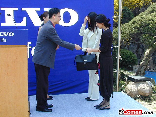 응모자중 인기상 수상자