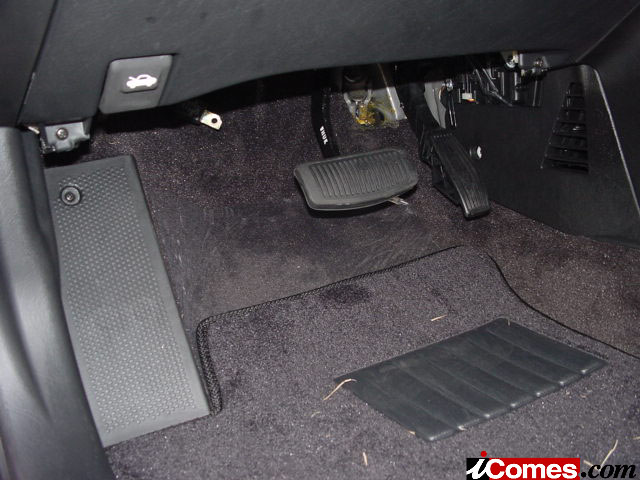 페달 및 풋레스트<br>(2.0 GT/GTS)
