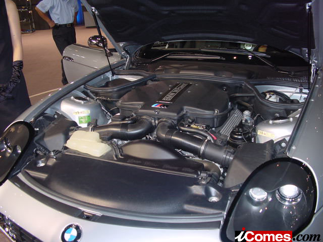 BMW Z8 엔진룸