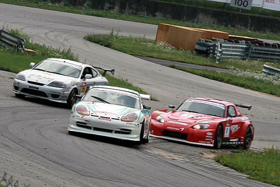 레드앤스피드 포르쉐 996 GT3와 펠롭스레이싱팀 혼다 S2000 GTR의 치열한 2위 자리 싸움