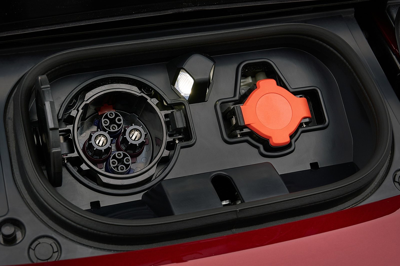 Nissan-Leaf-2018-1600-4c.jpg