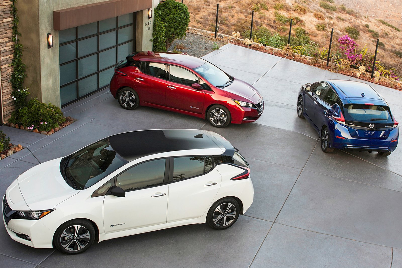 Nissan-Leaf-2018-1600-4f.jpg