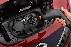 Nissan-Leaf-2018-1600-4b.jpg