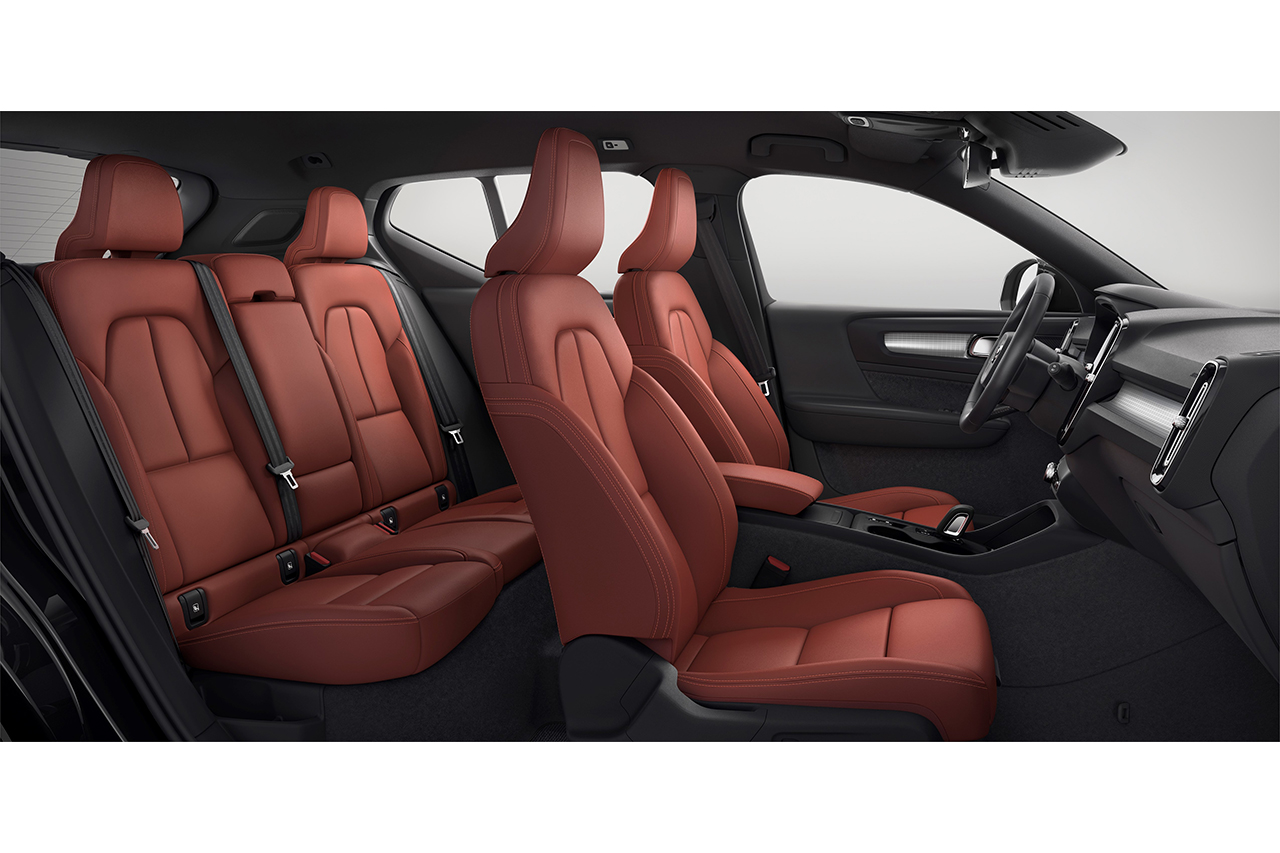 213040_New_Volvo_XC40_interior.jpg
