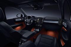 213042_New_Volvo_XC40_interior.jpg