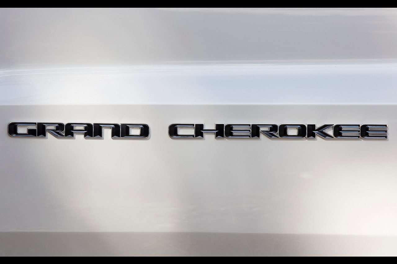 Jeep-Grand_Cherokee_Summit-2017-1600-14.jpg