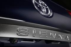 Toyota-Sienna-2018-1600-0a.jpg