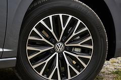Volkswagen-Jetta-2019-1600-57.jpg