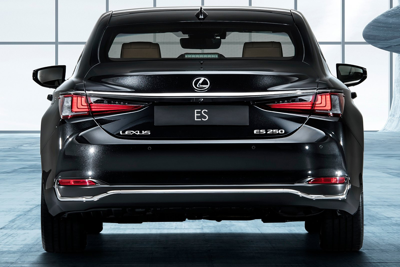 Lexus-ES-2019-1600-1e.jpg