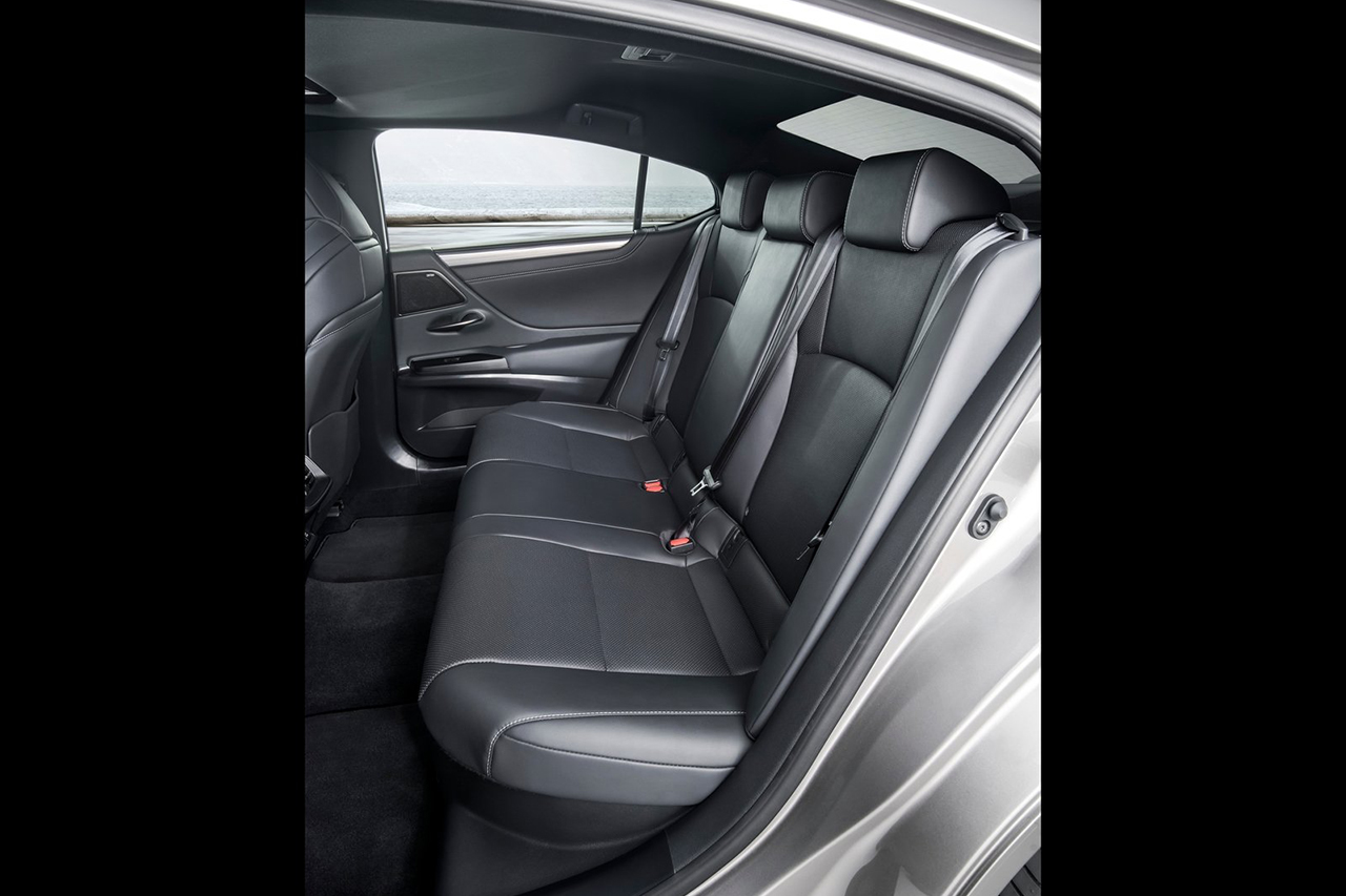 Lexus-ES-2019-1600-48.jpg