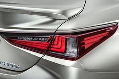 Lexus-ES-2019-1600-3e.jpg