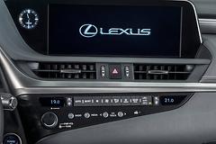 Lexus-ES-2019-1600-33.jpg