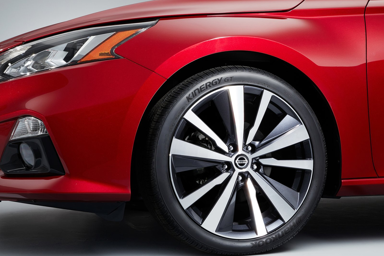 Nissan-Altima-2019-1600-14.jpg