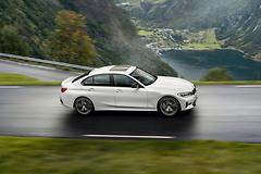 BMW-3-Series-2019-1600-19.jpg