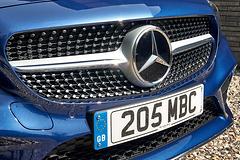 Mercedes-Benz-C-Class-2019-1600-40.jpg
