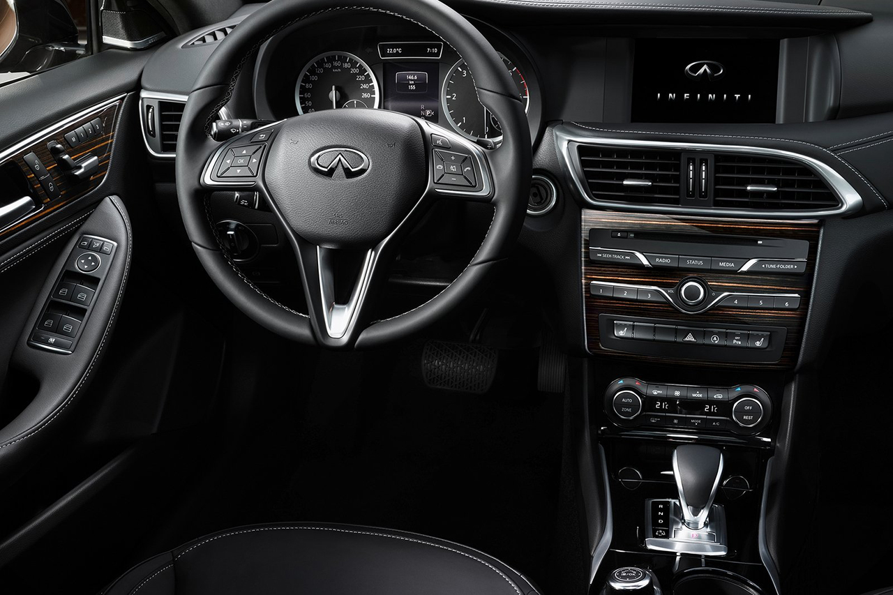 Infiniti-QX30-2017-1600-70.jpg