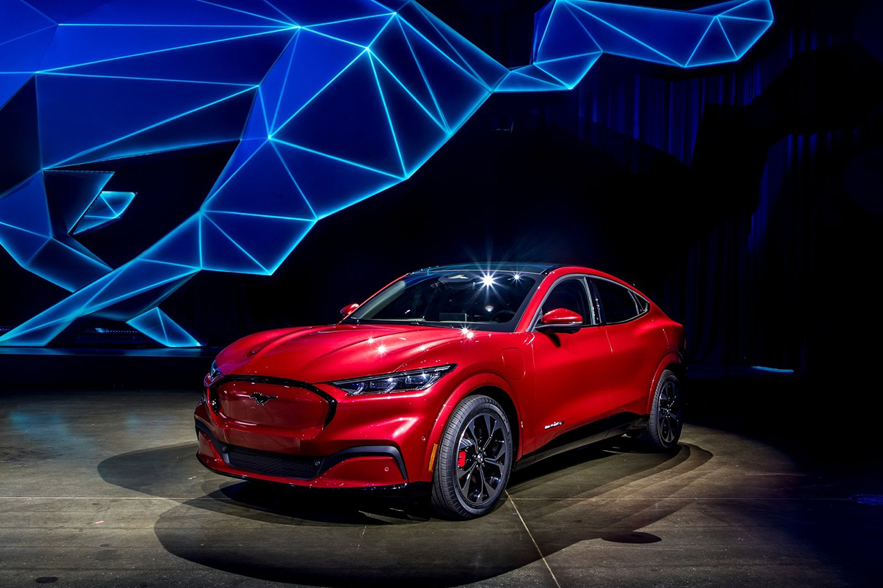 Ford-Mustang_Mach-E-2021-1600-1c.jpg