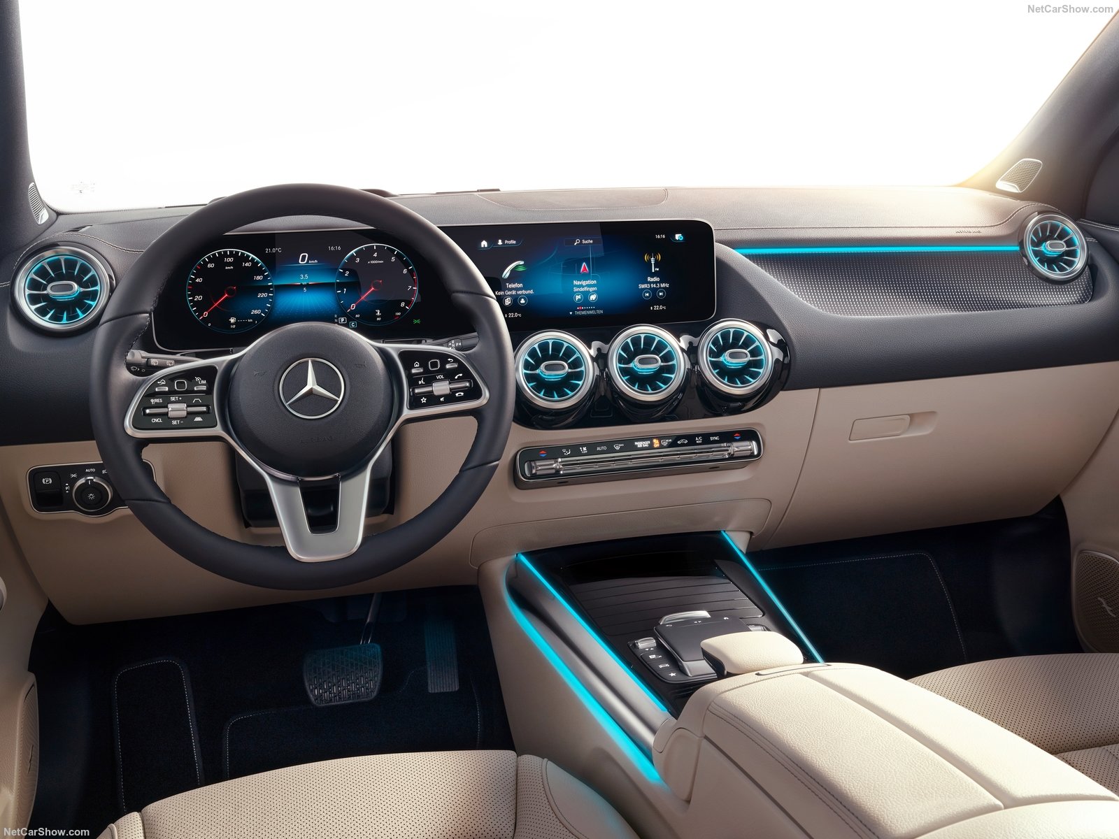Mercedes-Benz-GLA-2021-1600-1c.jpg
