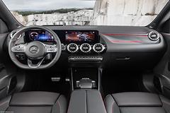Mercedes-Benz-GLA-2021-1600-1f.jpg