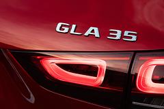 Mercedes-Benz-GLA35_AMG-2021-1600-1f.jpg