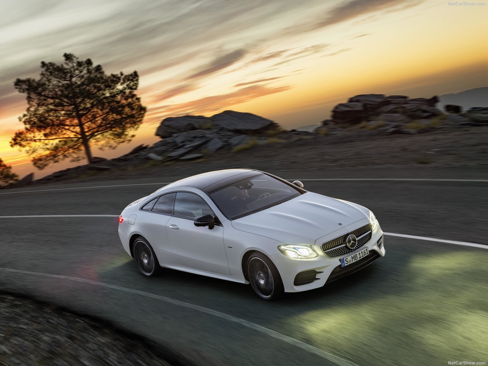 Mercedes-Benz-E-Class_Coupe-2017-1600-0a.jpg