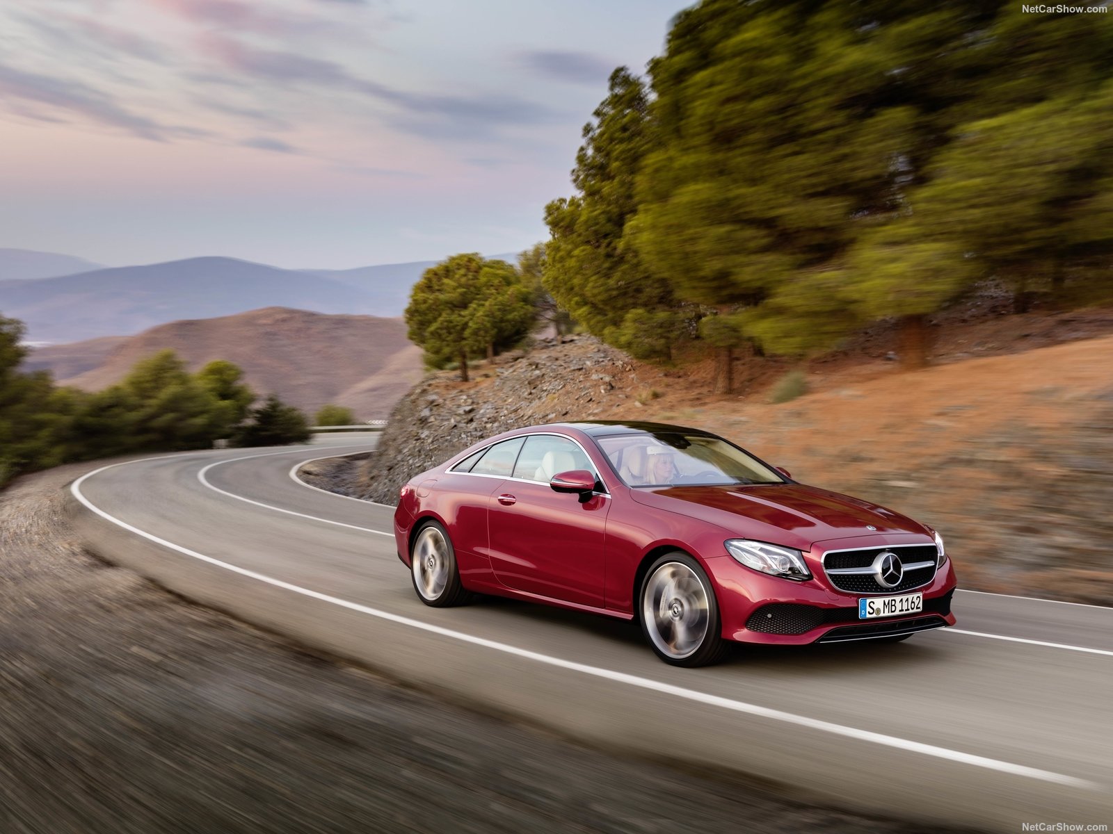Mercedes-Benz-E-Class_Coupe-2017-1600-0d.jpg
