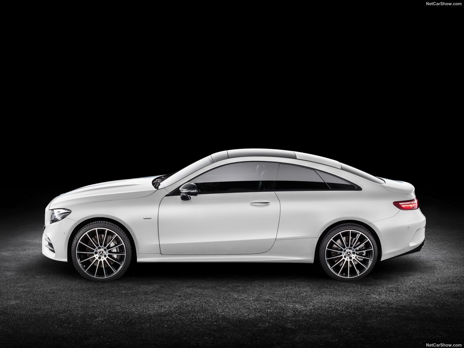 Mercedes-Benz-E-Class_Coupe-2017-1600-2f.jpg