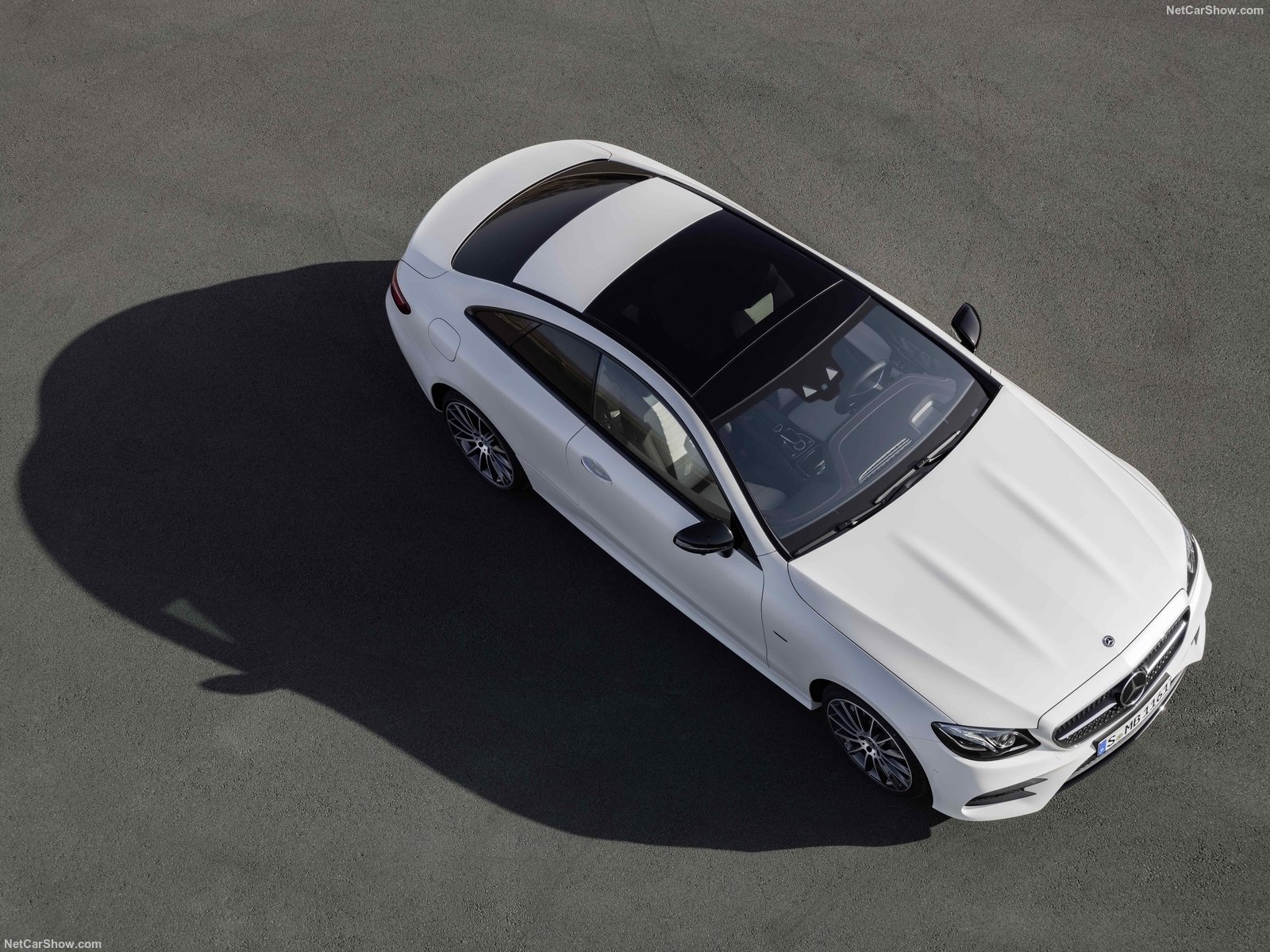 Mercedes-Benz-E-Class_Coupe-2017-1600-04.jpg