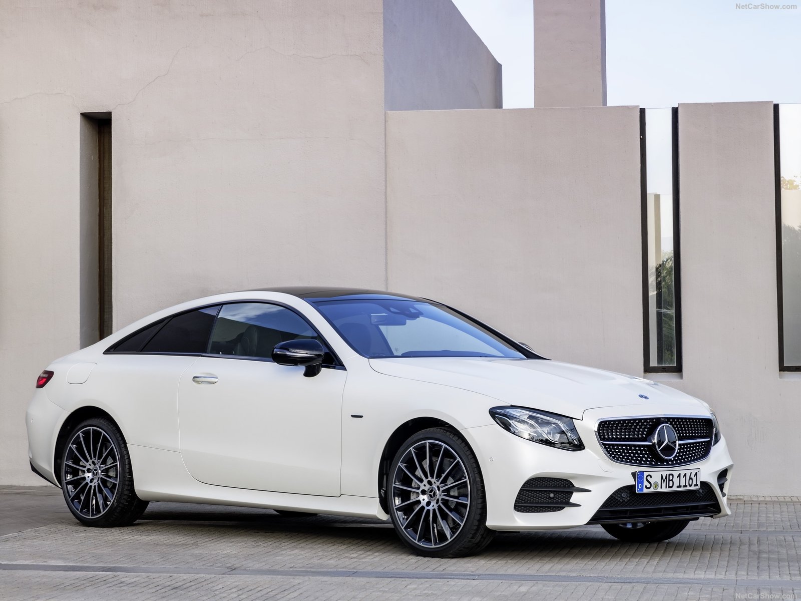 Mercedes-Benz-E-Class_Coupe-2017-1600-07.jpg