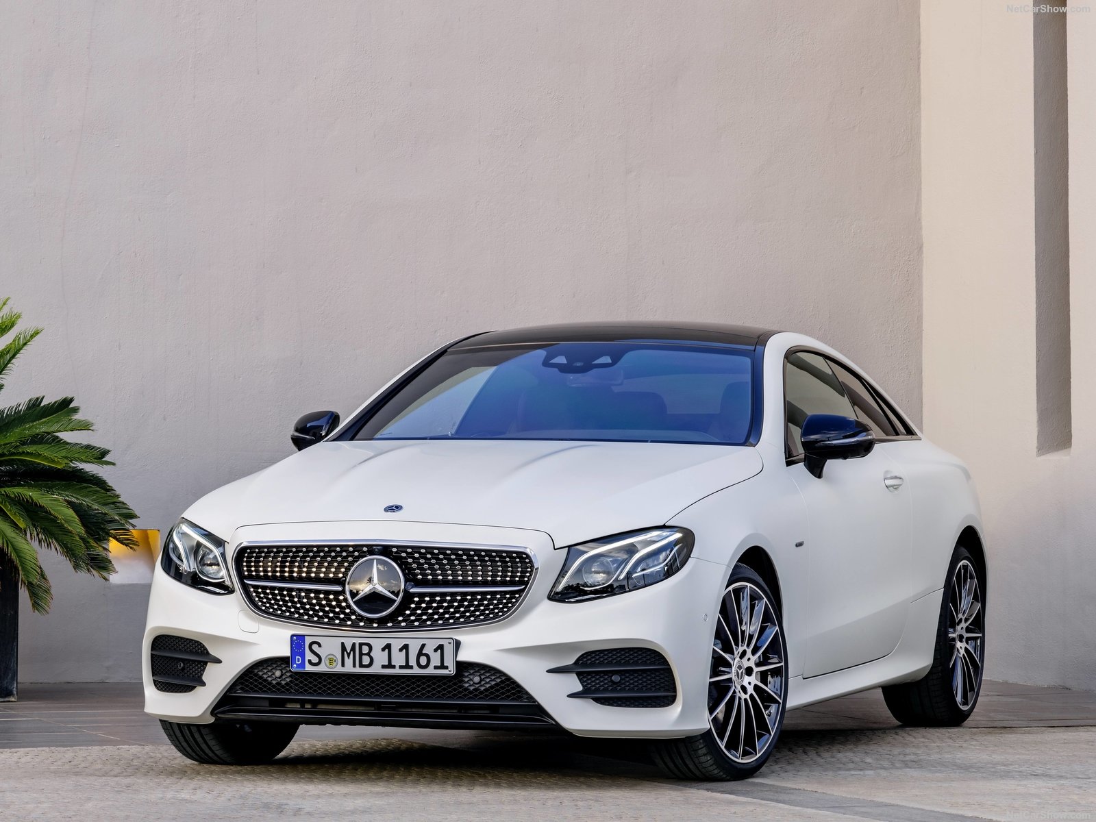 Mercedes-Benz-E-Class_Coupe-2017-1600-08.jpg