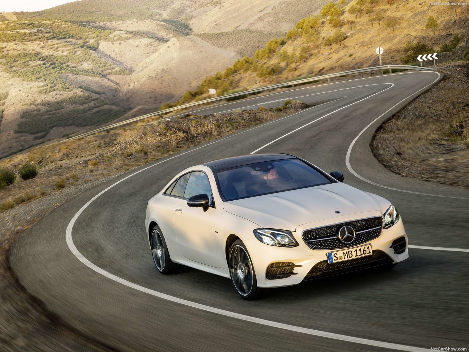 Mercedes-Benz-E-Class_Coupe-2017-1600-09.jpg
