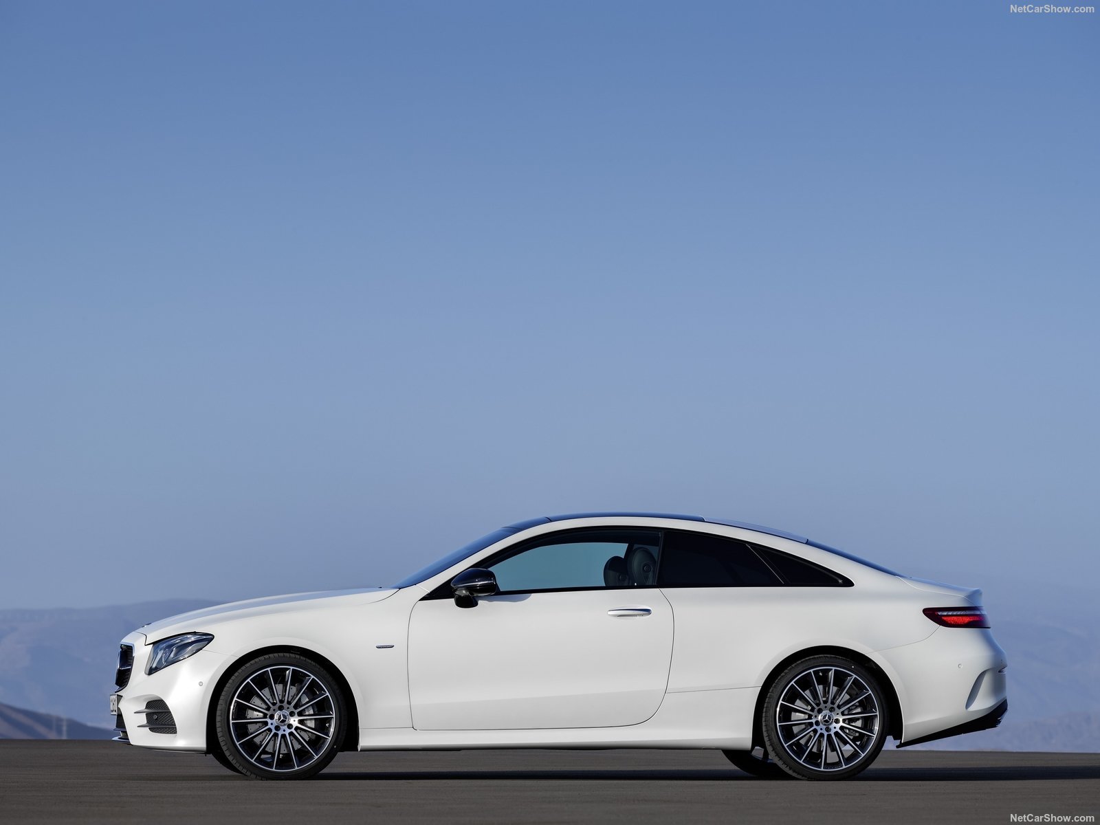 Mercedes-Benz-E-Class_Coupe-2017-1600-19.jpg