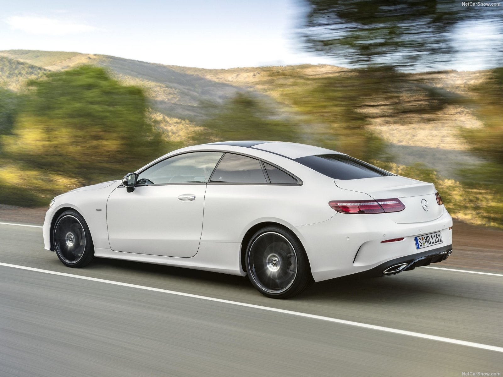 Mercedes-Benz-E-Class_Coupe-2017-1600-24.jpg