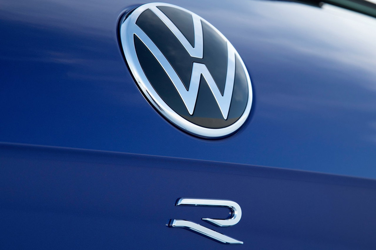 Volkswagen-Touareg_R-2021-1600-53.jpg