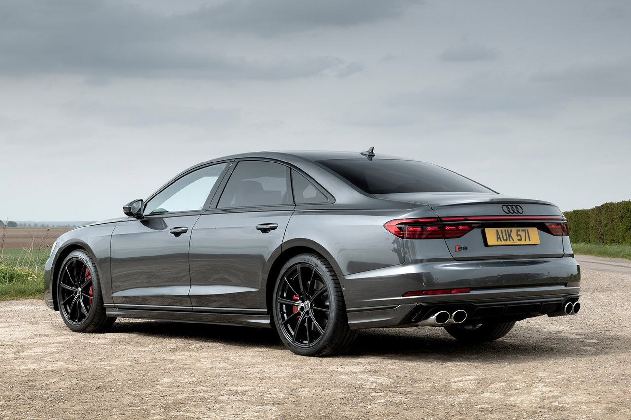 Audi-S8_UK-Version-2022-1600-0a.jpg