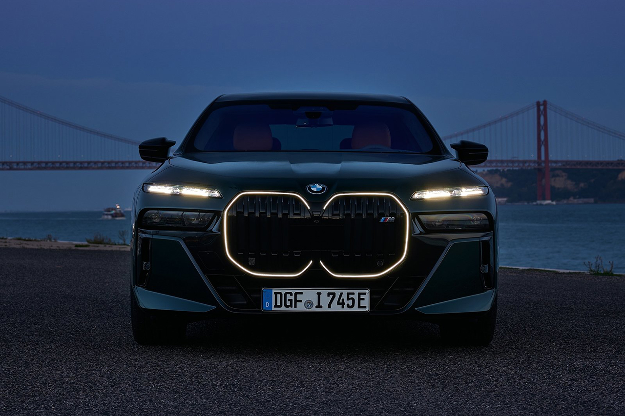 BMW-i7_M70_xDrive-2024-1600-9a.jpg