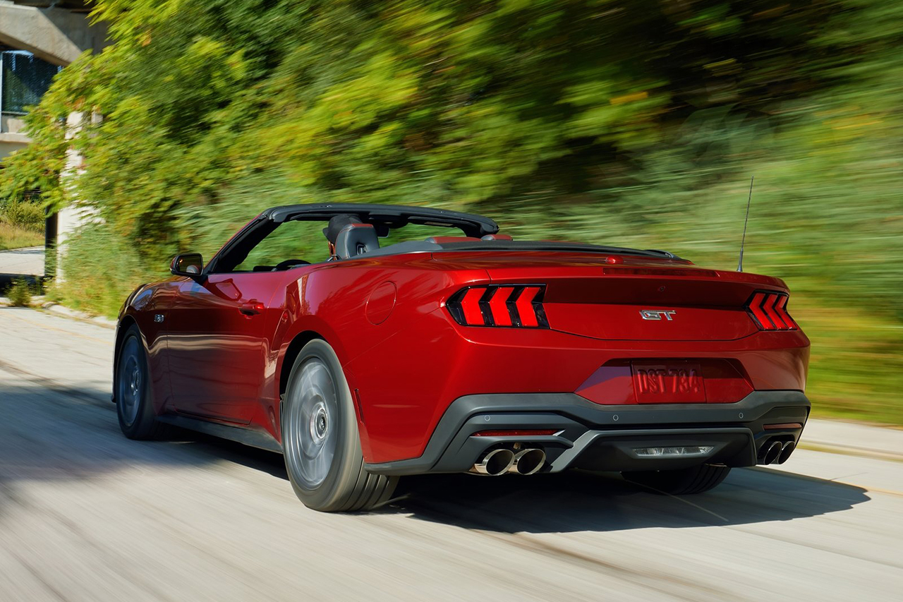 Ford-Mustang_GT_Convertible-2024-1600-03.jpg