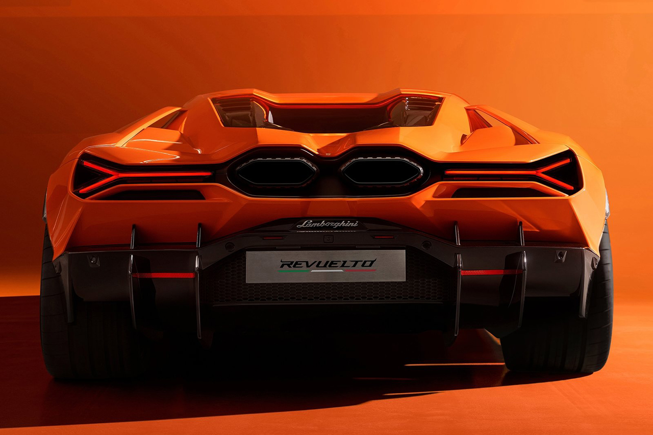 Lamborghini-Revuelto-2024-1600-36.jpg