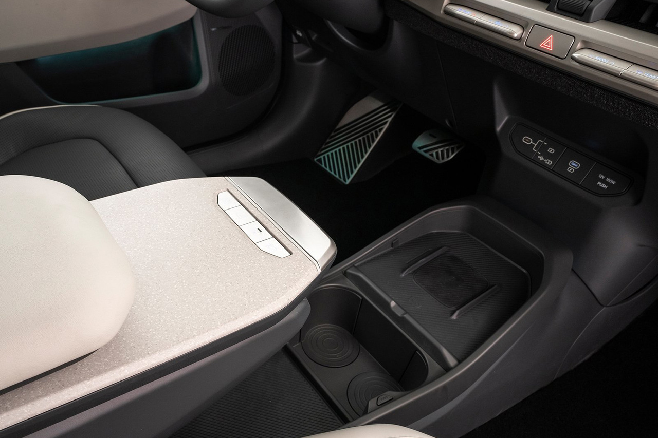 Kia-EV3-2025-1600-23.jpg