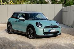 Mini-Cooper_S-2024-1600-01.jpg