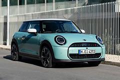 Mini-Cooper_S-2024-1600-02.jpg