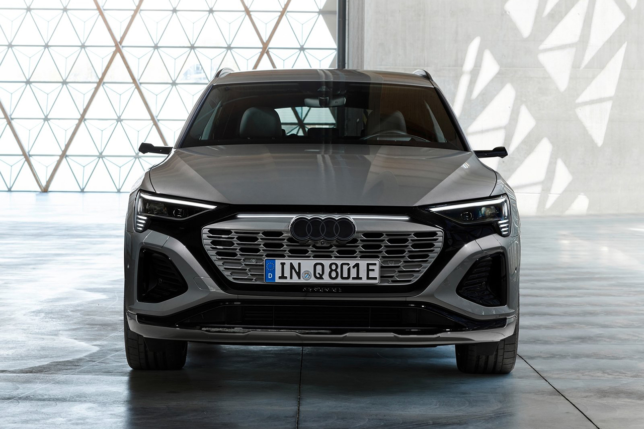 Audi-Q8_e-tron_quattro-2024-1600-1f.jpg