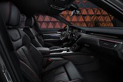 Audi-Q8_e-tron_quattro-2024-1600-27.jpg