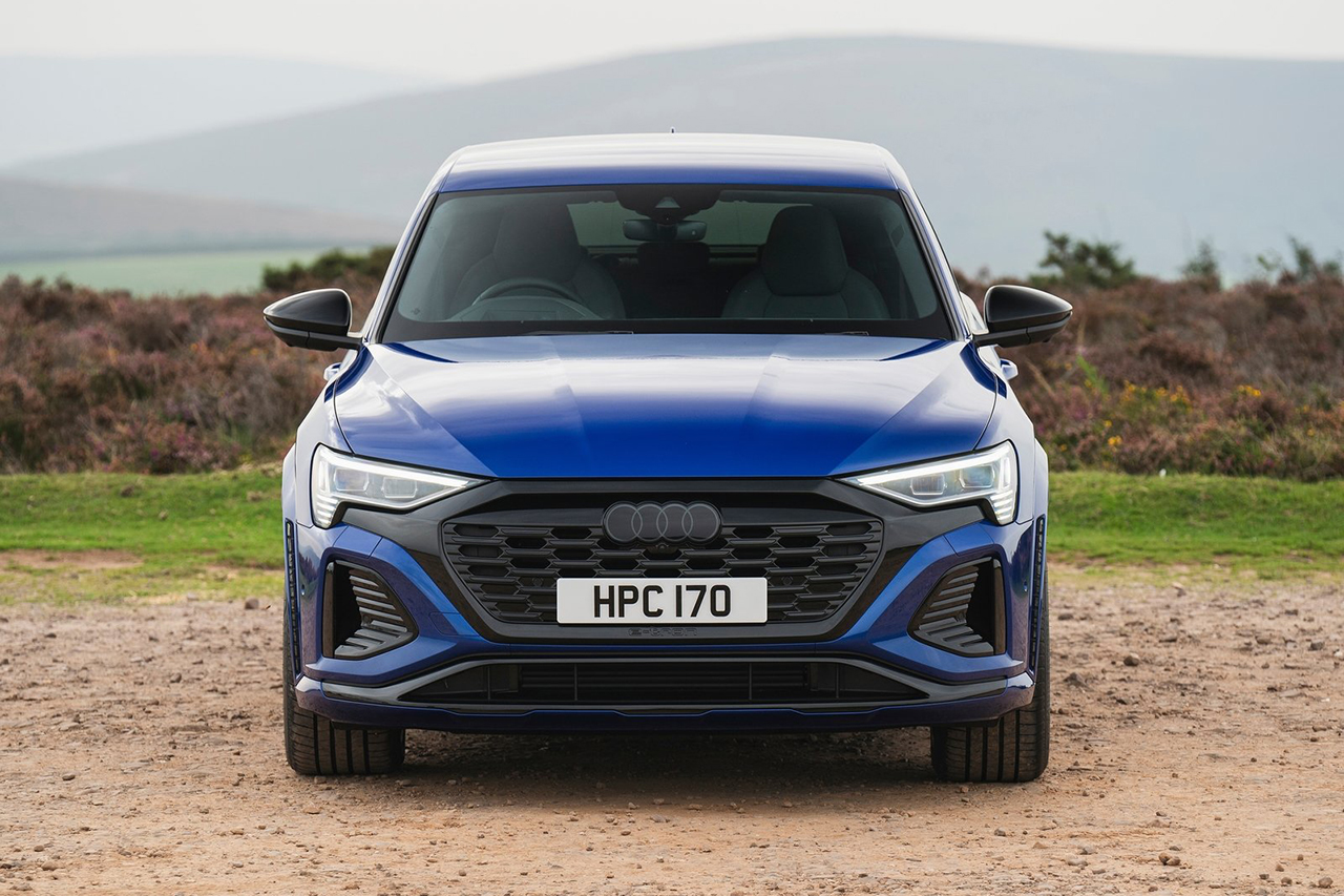 Audi-SQ8_Sportback_e-tron_Black_Edition_UK-Version-2024-1600-1b.jpg