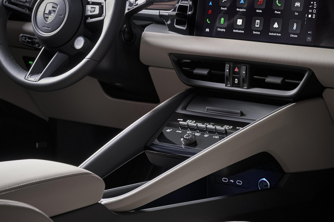 Porsche-Macan_Turbo-2025-1600-56.jpg