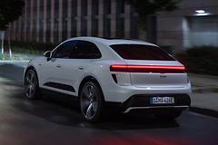 Porsche-Macan_Turbo-2025-1600-29.jpg