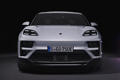 Porsche-Macan_Turbo-2025-1600-40.jpg