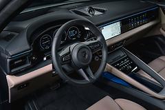 Porsche-Macan_Turbo-2025-1600-4c.jpg